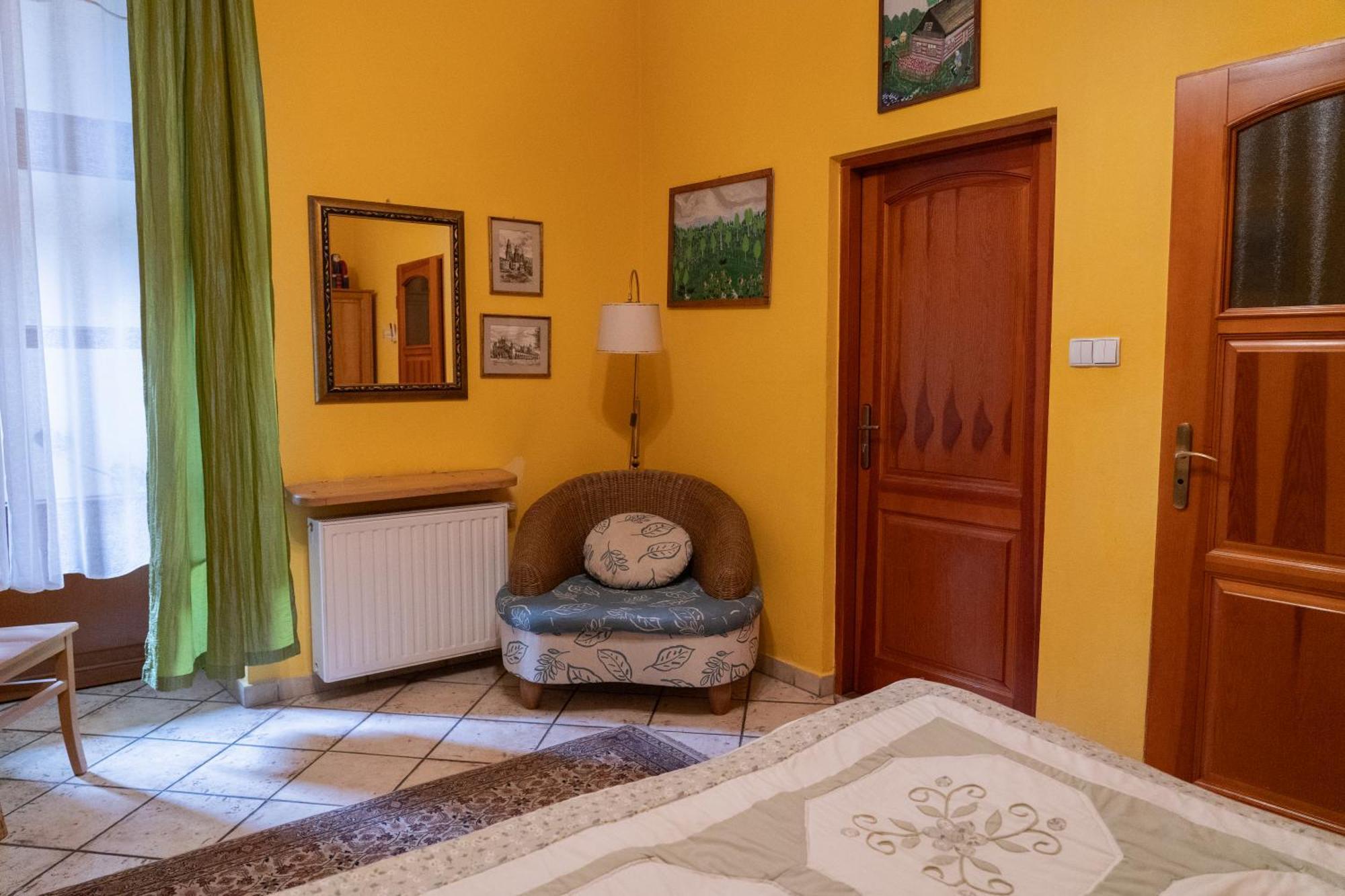 Kolory Guest House Cracovie Extérieur photo